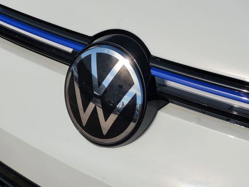 Used 2023 Volkswagen Golf 20th Anniversary Edition image 11