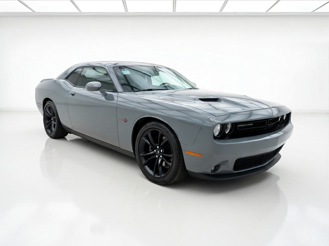 Used 2018 Dodge Challenger R/T w/ Driver Convenience Group RWD image 3