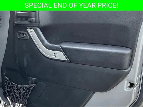 Used 2016 Jeep Wrangler Unlimited Rubicon w/ Connectivity Group image 24