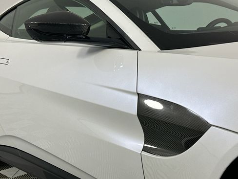 Used 2021 Aston Martin V8 Vantage Coupe image 32