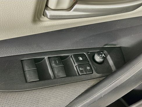 Used 2021 Toyota Corolla LE FWD image 15