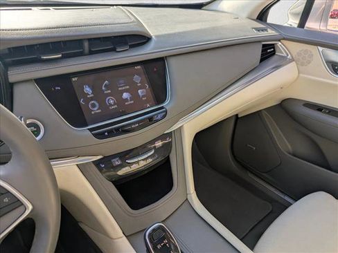 Used 2017 Cadillac XT5 Luxury w/ Driver Awareness Package image 13