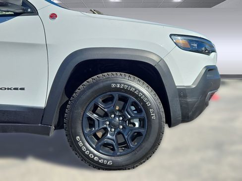 Used 2021 Jeep Cherokee Trailhawk w/ Technology Group image 12