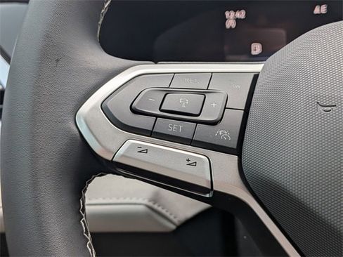 New 2026 Volkswagen Taos SE image 29