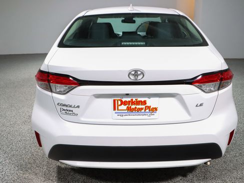 Used 2022 Toyota Corolla LE FWD image 8