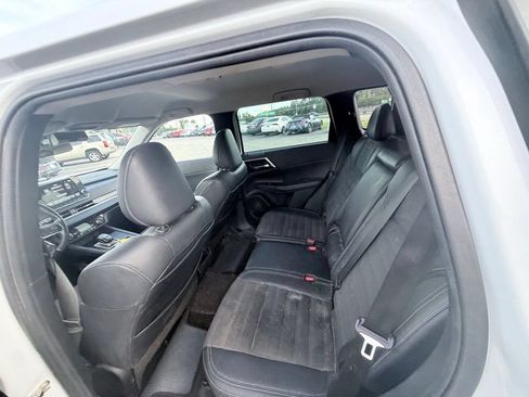Used 2023 Mitsubishi Outlander SE FWD image 7