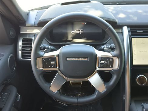 Used 2025 Land Rover Discovery Dynamic SE AWD/4WD image 24