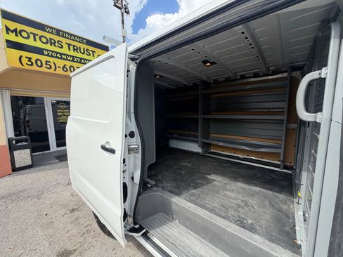 Used 2021 Nissan NV 2500 SV image 9
