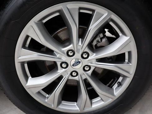 Used 2024 Ford Explorer Limited image 45