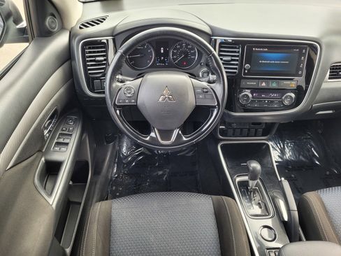 Used 2018 Mitsubishi Outlander SE image 14