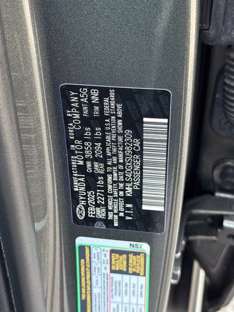 Used 2025 Hyundai Elantra SEL FWD image 19