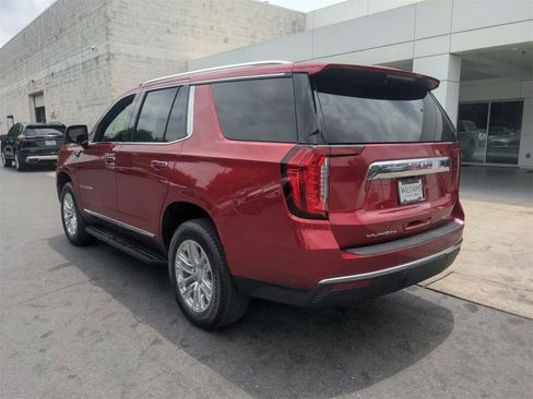 Certified 2024 GMC Yukon SLT w/ SLT Luxury Package image 7
