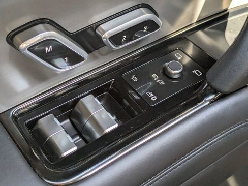 Used 2025 Land Rover Range Rover Sport SE image 26