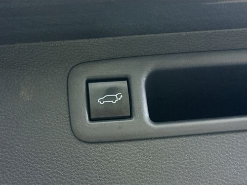 Used 2023 Toyota Highlander LE image 30