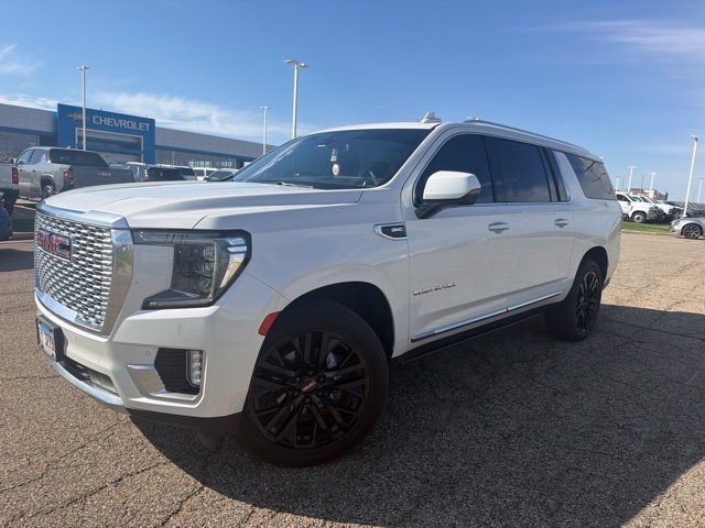 Used 2022 GMC Yukon XL Denali AWD/4WD image 3
