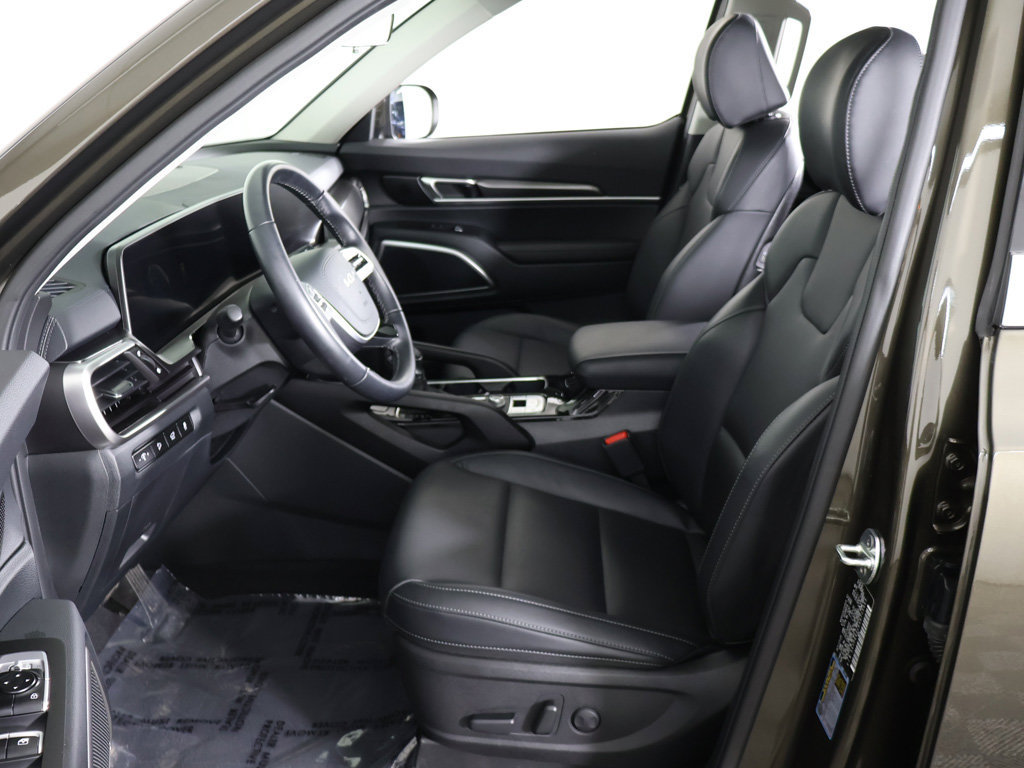 Certified 2025 Kia Telluride S FWD image 32