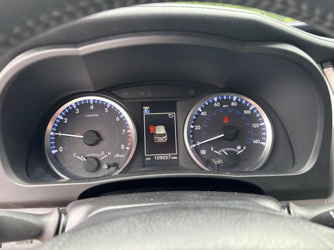 Used 2018 Toyota Highlander Plus AWD/4WD image 28
