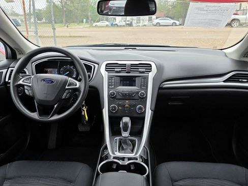 Used 2016 Ford Fusion SE image 17