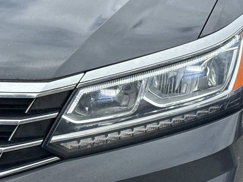 Used 2016 Volkswagen Passat 1.8T R-Line w/ R-Line Lighting Package image 10