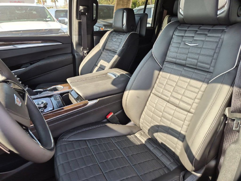 Used 2026 Cadillac Escalade ESV Platinum Sport w/ LPO, ONYX Package AWD/4WD image 12