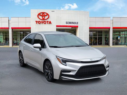 Used 2024 Toyota Corolla SE FWD image 2