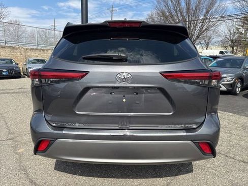 Used 2023 Toyota Highlander Platinum image 19