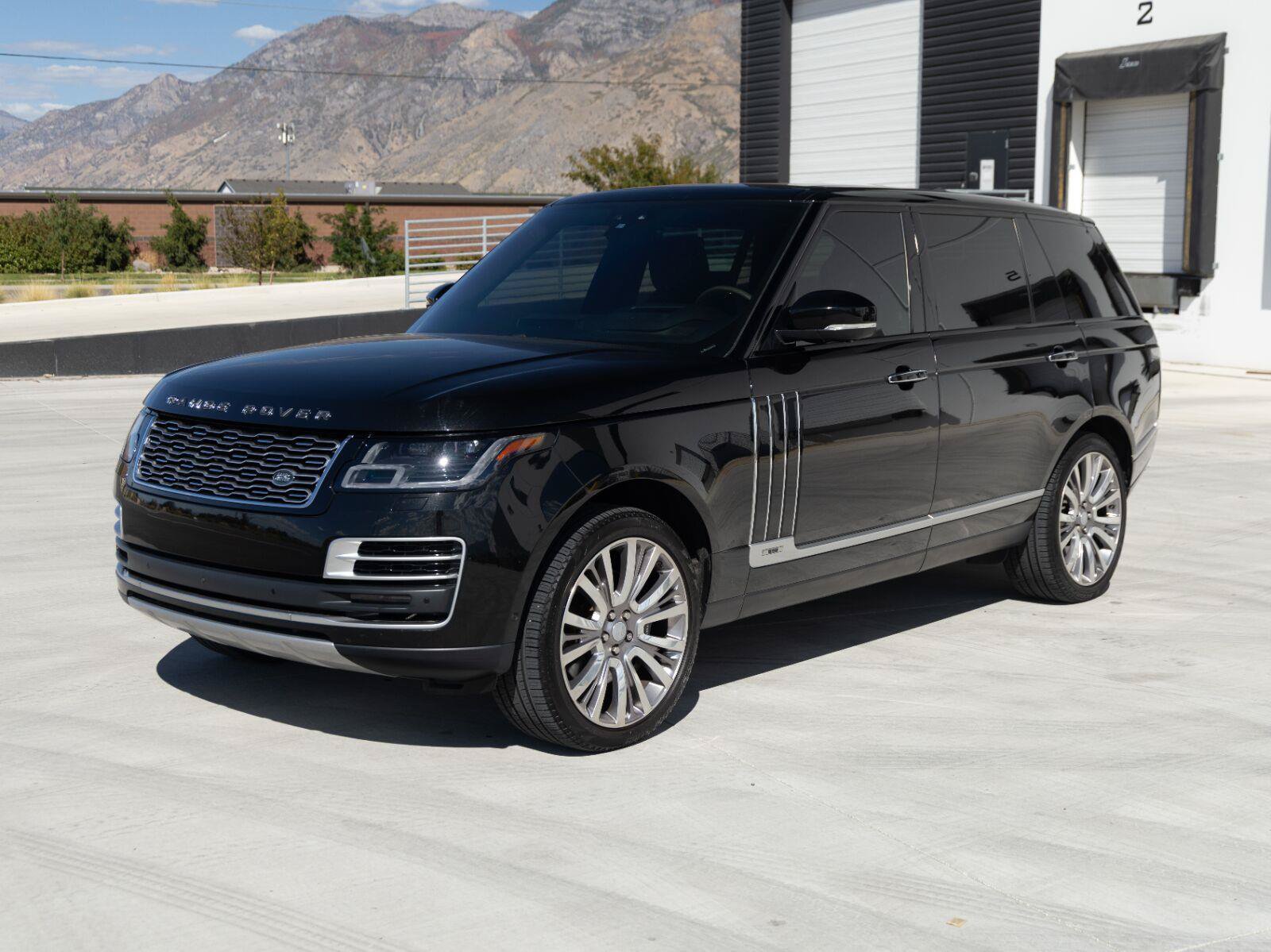 Used 2020 Land Rover Range Rover LWB SV Autobiography AWD/4WD image 3