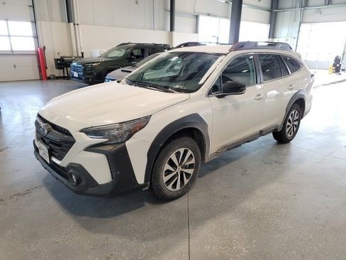 Used 2025 Subaru Outback Premium w/ Popular Package #1A image 3