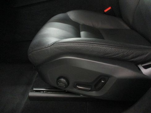 Used 2022 Volvo XC60 B5 Momentum image 19