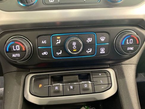 Used 2023 GMC Acadia SLT w/ Preferred Package image 40