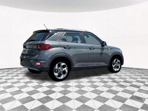 Used 2025 Hyundai Venue Limited image 13