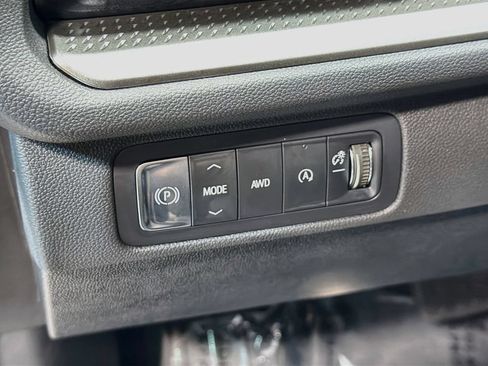 Used 2024 Chevrolet Traverse LT AWD/4WD image 12