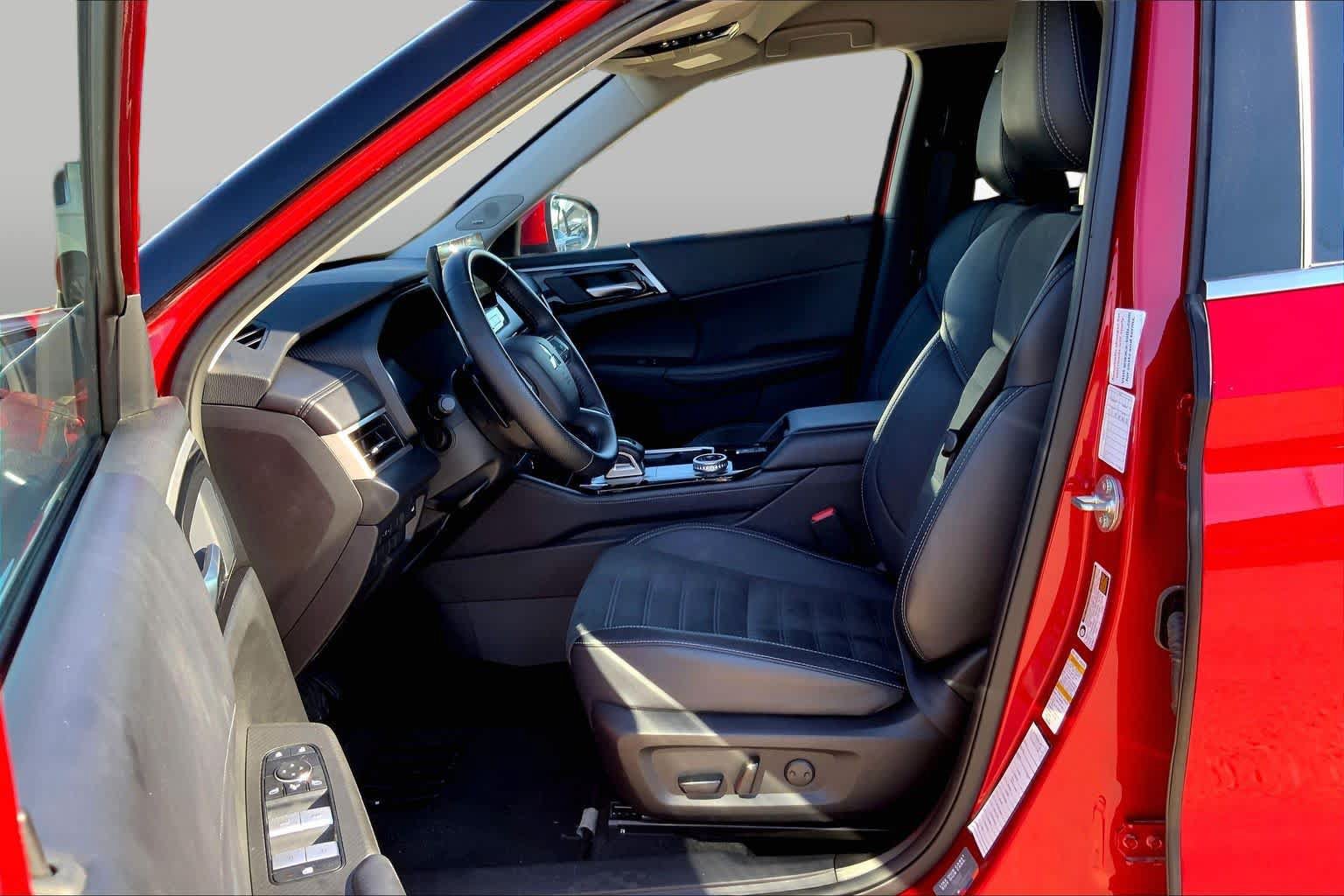 Used 2025 Mitsubishi Outlander SE AWD/4WD image 8