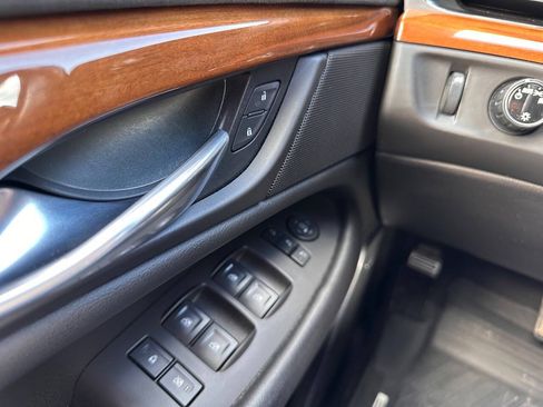 Used 2017 Cadillac Escalade Luxury AWD/4WD image 22