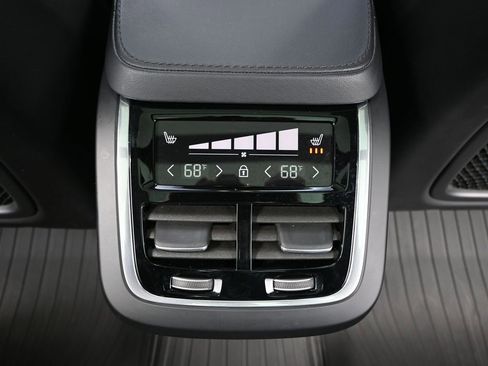 Used 2024 Volvo XC90 B5 Plus AWD/4WD image 43