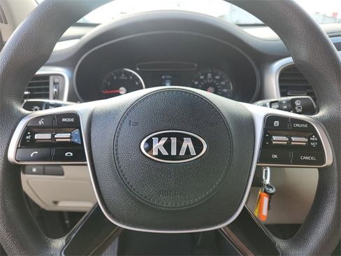 Used 2020 Kia Sorento LX image 21