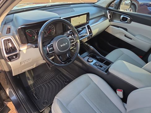 Used 2022 Kia Sorento EX w/ Panoramic Sunroof Package image 15