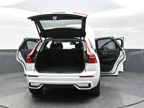 Used 2025 Volvo XC60 B5 Plus AWD/4WD image 41