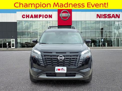 New 2026 Nissan Pathfinder SL image 2