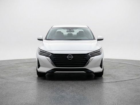 Used 2025 Nissan Sentra SV FWD image 2
