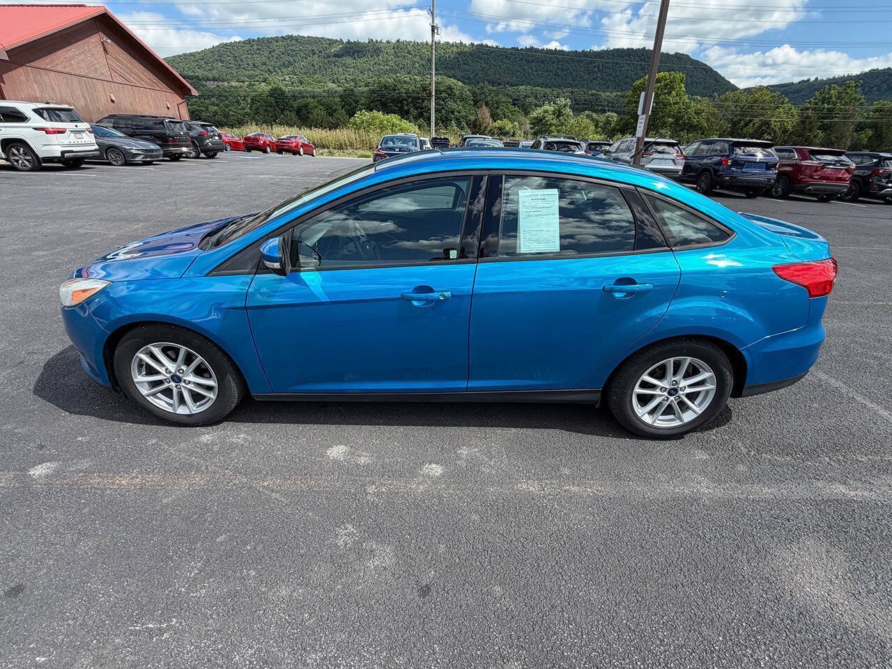 Used 2016 Ford Focus SE w/ SE Cold Weather Package FWD image 4