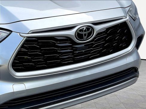Used 2023 Toyota Highlander L AWD/4WD image 34