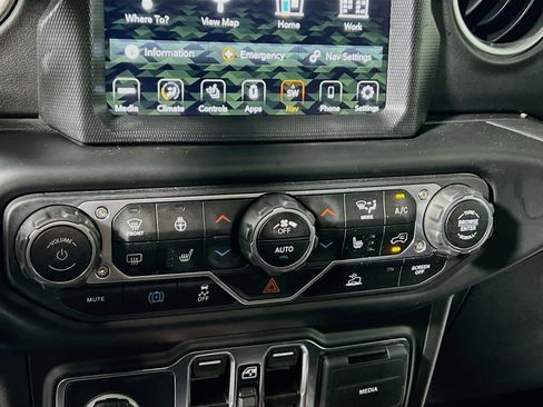 Used 2023 Jeep Wrangler Unlimited Sahara w/ Cold Weather Group AWD/4WD image 26