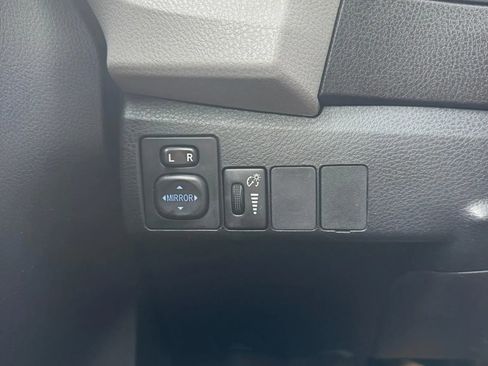 Used 2016 Toyota Corolla LE FWD image 19