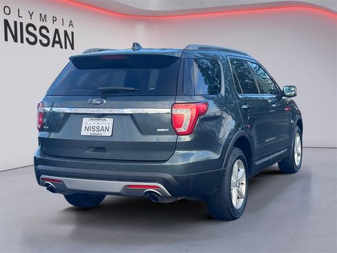 Used 2016 Ford Explorer XLT w/ Equipment Group 202A image 5