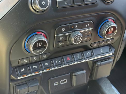 Used 2021 Chevrolet Silverado 1500 LTZ w/ LTZ Premium Package AWD/4WD image 10