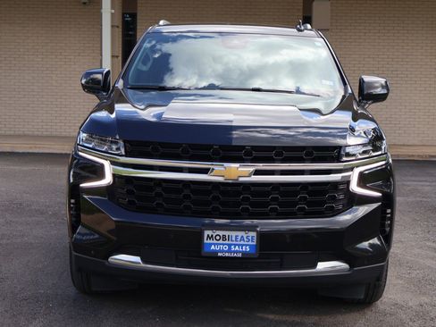 Used 2023 Chevrolet Suburban LS RWD image 2