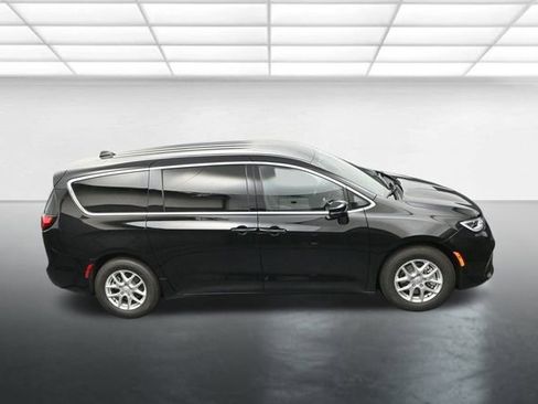 New 2026 Chrysler Pacifica Select image 17