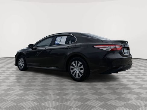 Used 2018 Toyota Camry LE FWD image 4