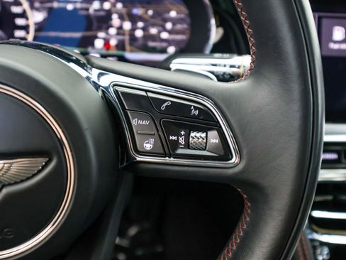Used 2022 Bentley Flying Spur V8 image 41
